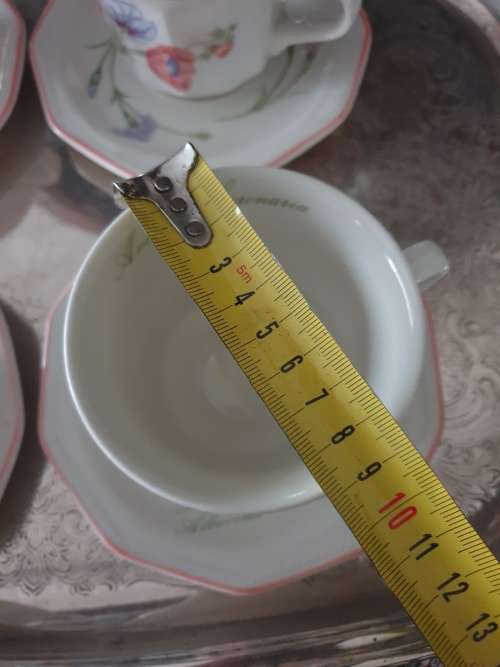 4 VTG Churchill cups and Saucers
