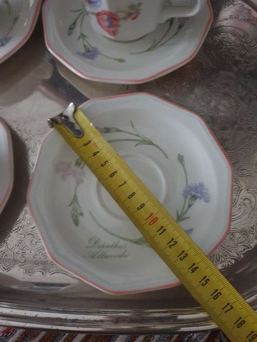 4 VTG Churchill cups and Saucers