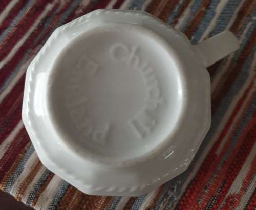 4 VTG Churchill cups and Saucers
