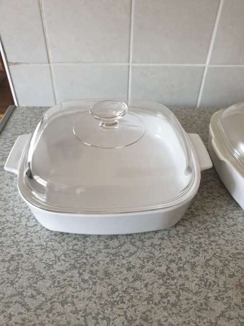 Two Large Corningware Bowls with Lids (PLEASE LOOK CLOSELY AT ALL THE PHOTOS)