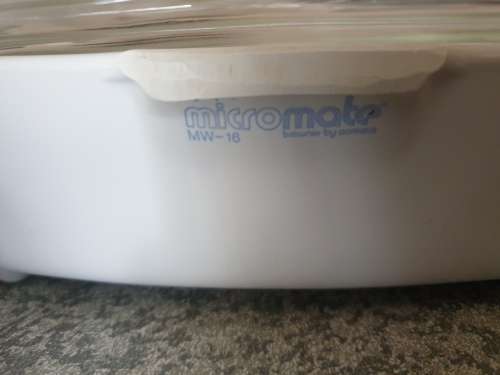 Two Large Corningware Bowls with Lids (PLEASE LOOK CLOSELY AT ALL THE PHOTOS)