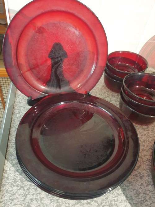 RARE FIND    Red selenium nanoparticle-infused glass dinner set  ....EXCELLENT CONDITION