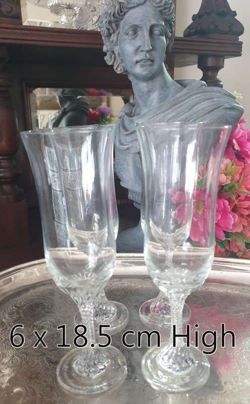 4 champagne flute glasses