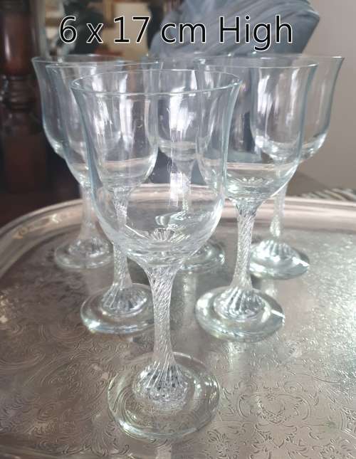 6 Beautiful Stemmed Wine Glasses (SET 1)