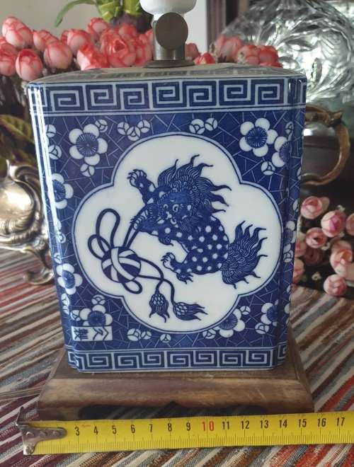 Oriental Blue and White Table Lamp