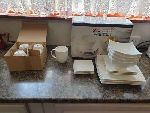 MAXWELL AND WILLIAMS WHITE DIAMOND 20PC SET ( UNUSED)