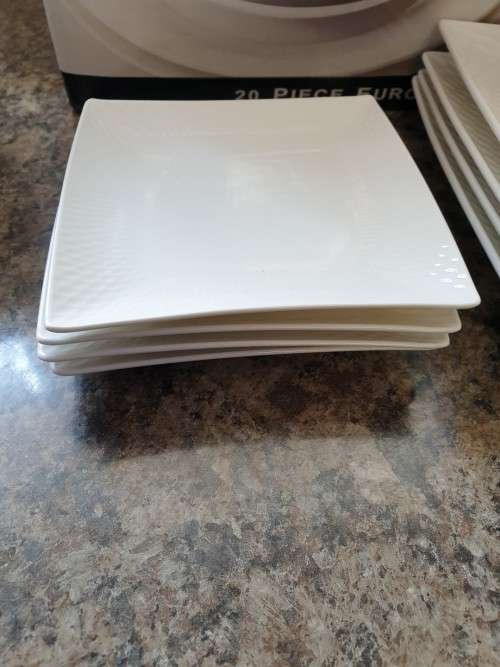 MAXWELL AND WILLIAMS WHITE DIAMOND 20PC SET ( UNUSED)