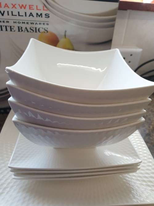 MAXWELL AND WILLIAMS WHITE DIAMOND 20PC SET ( UNUSED)