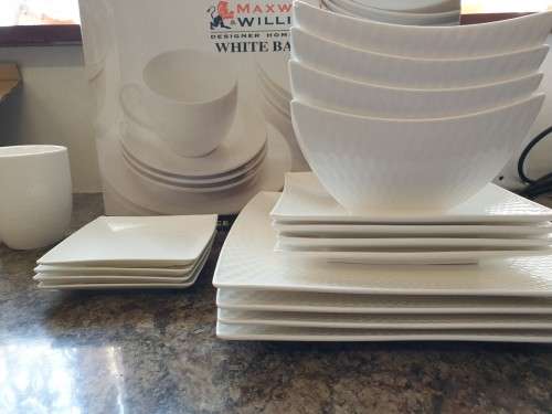 MAXWELL AND WILLIAMS WHITE DIAMOND 20PC SET ( UNUSED)