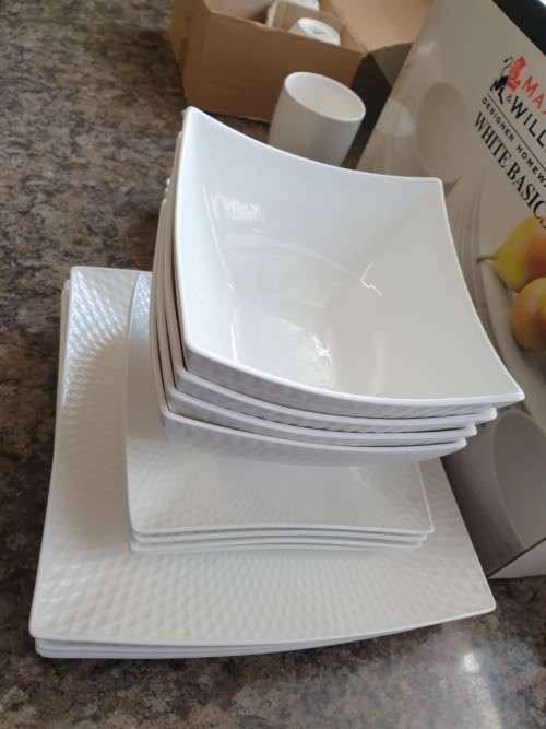 MAXWELL AND WILLIAMS WHITE DIAMOND 20PC SET ( UNUSED)