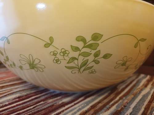 Vintage Pyrex made in the USA Nesting Bowls set of 3