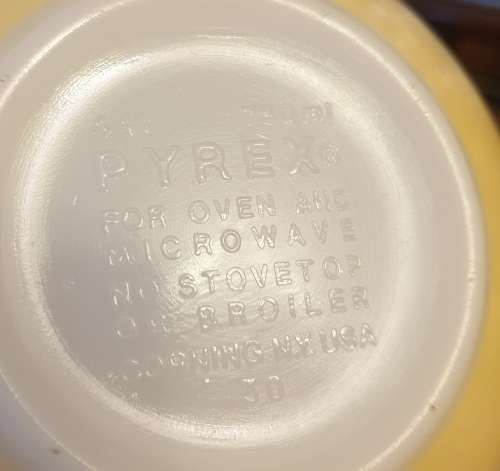 Vintage Pyrex made in the USA Nesting Bowls set of 3