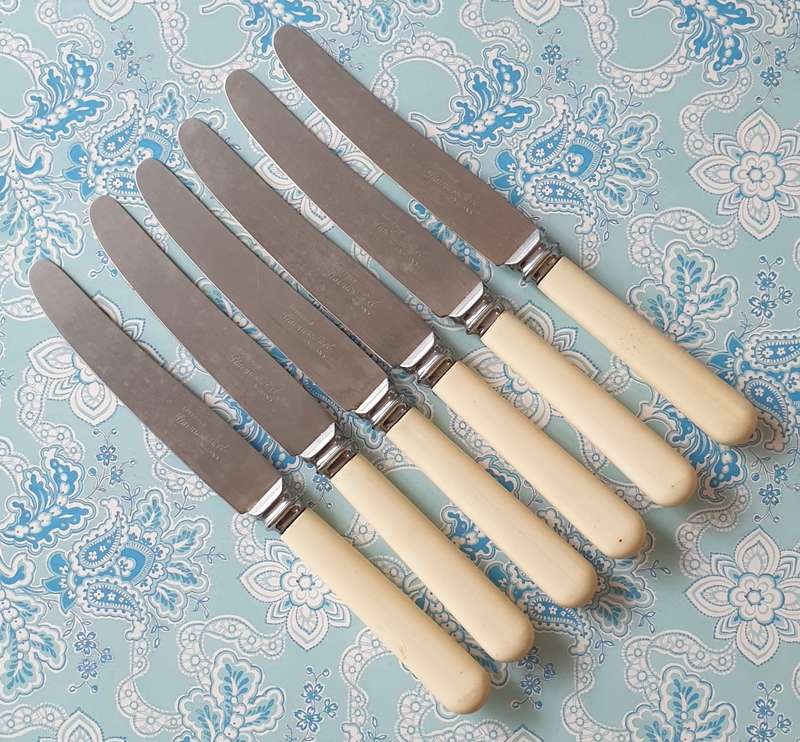 6 VINTAGE KNIVES