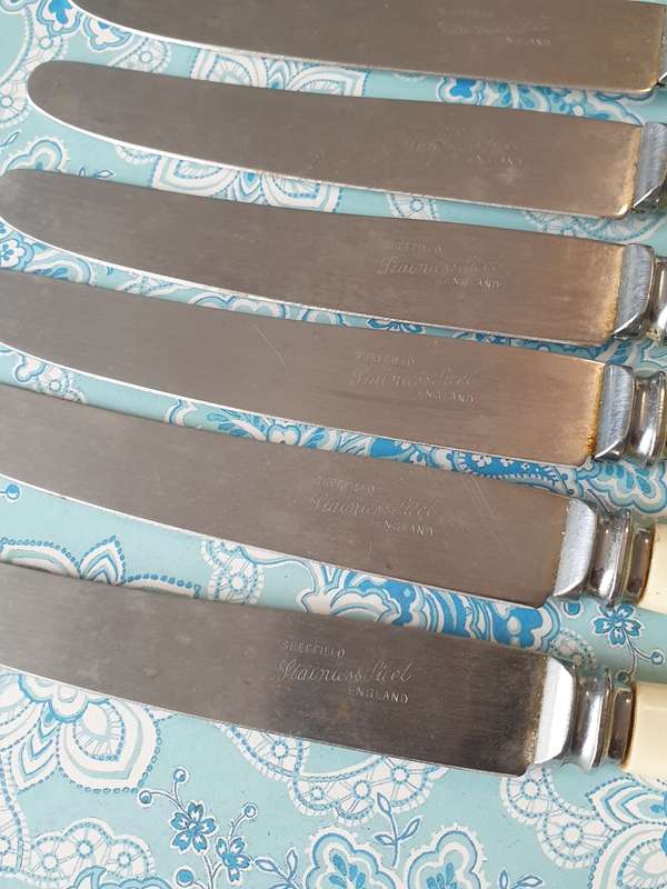 6 VINTAGE KNIVES
