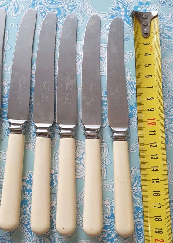 6 VINTAGE KNIVES