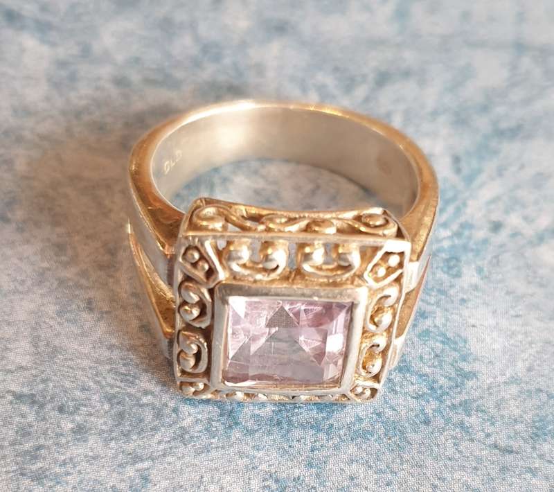 Elegant silver ring with a captivating pink Cushion stone