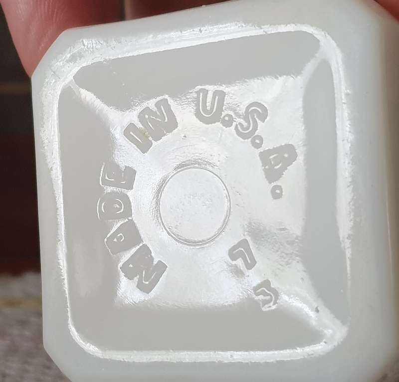 VINTAGE SALT SHAKER | MADE IN THE USA |