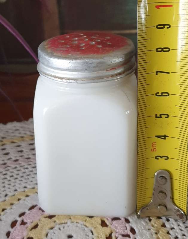 VINTAGE SALT SHAKER | MADE IN THE USA |