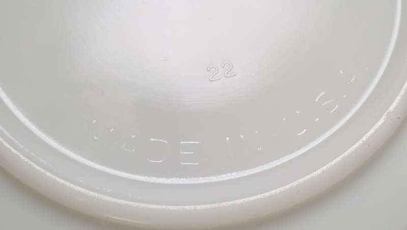 MILK GLASS | PYREX | MADE IN THE USA | MIXING BOWL