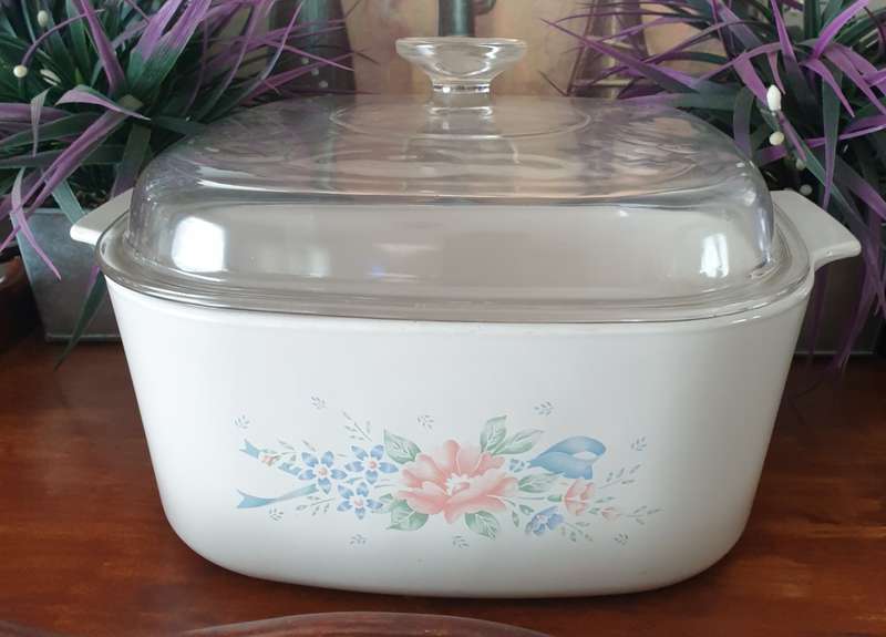 LARGE CORNING WARE BOWL WITH LID | MADE IN THE USA | VERY GOOD CONDITION |