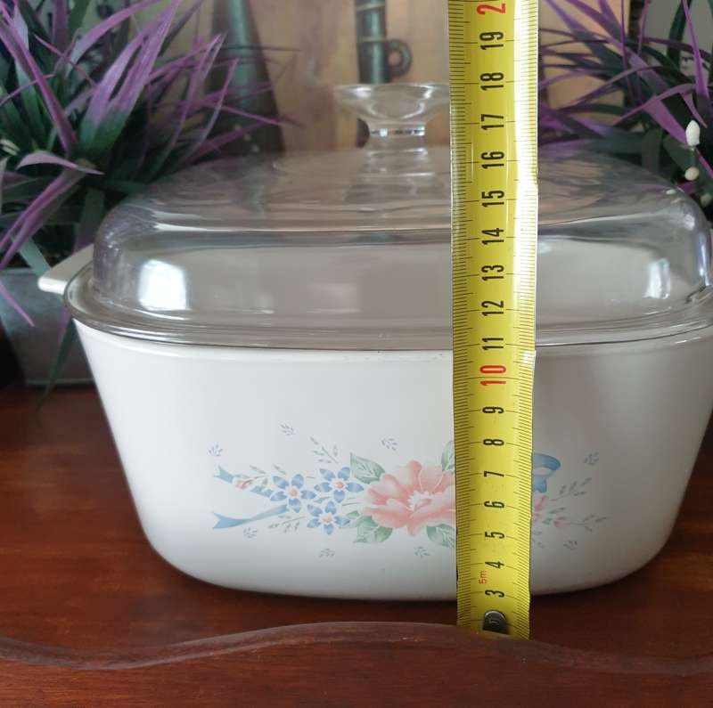 LARGE CORNING WARE BOWL WITH LID | MADE IN THE USA | VERY GOOD CONDITION |