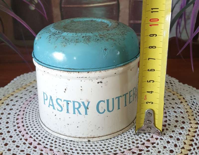 VINTAGE TALA PASTRY CUTTERS IN THE ORIGINAL METAL TIN.