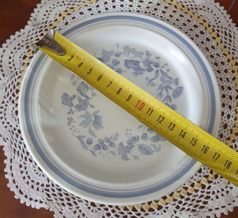 Royal Doulton Side Plates | set of 6 | Like New |