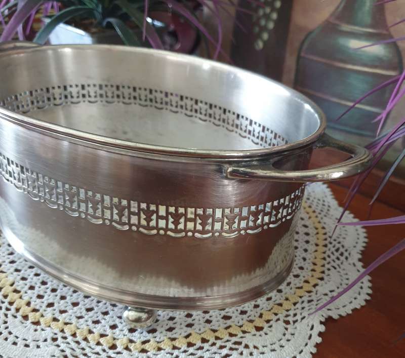EPNS PLATED BOWL WITH GLASS BOTTOM (15 x 25 x 9 cm High)