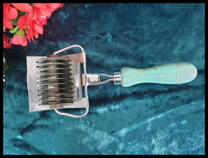 Vintage Herb Cutter