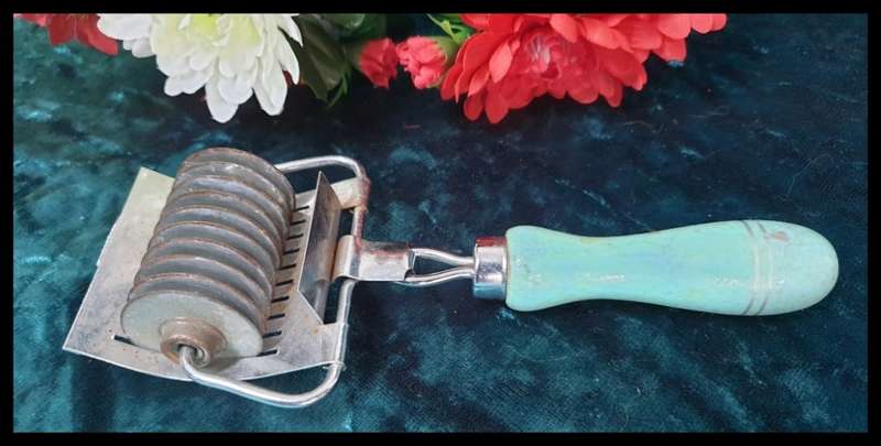Vintage Herb Cutter