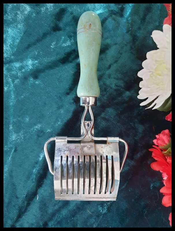 Vintage Herb Cutter