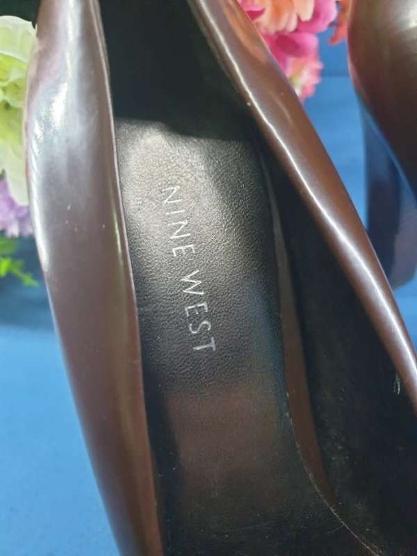 LADIES SHOES  |  PURCHASED IN THE USA |  SIZE 5