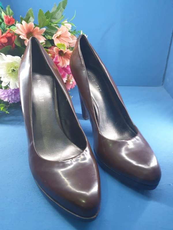 LADIES SHOES  |  PURCHASED IN THE USA |  SIZE 5