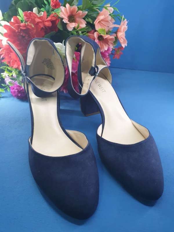 LADIES SHOES  |  PURCHASED IN THE USA |  SIZE 5/6