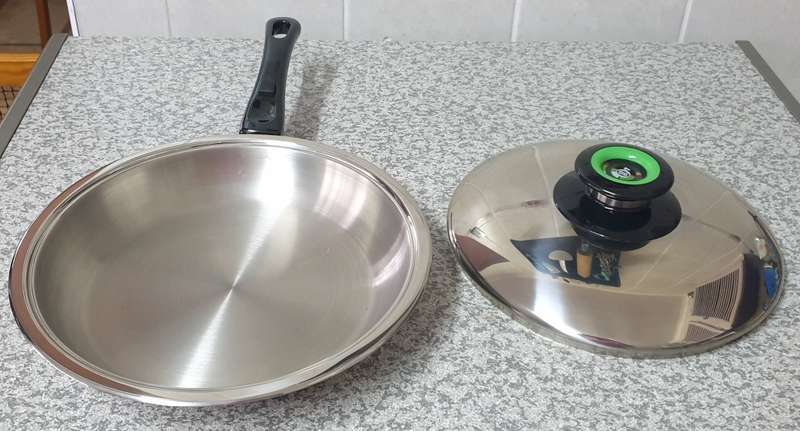 AMC LONG HANDLE CHEF`S PAN