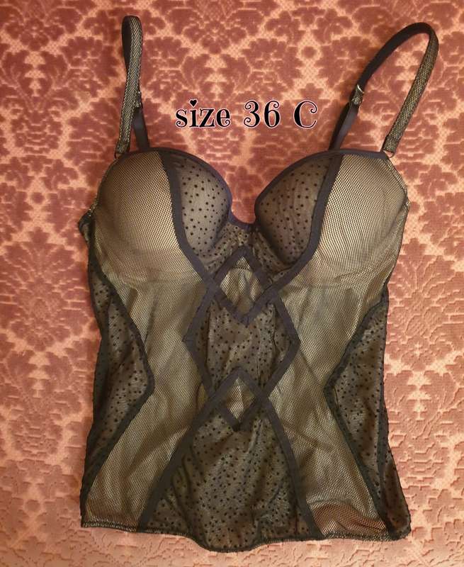 LADIES UNDERGARMENTS AND 2 SCARVES