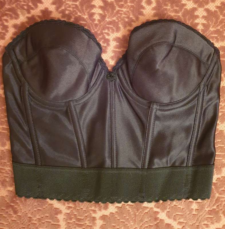 LADIES UNDERGARMENTS AND 2 SCARVES