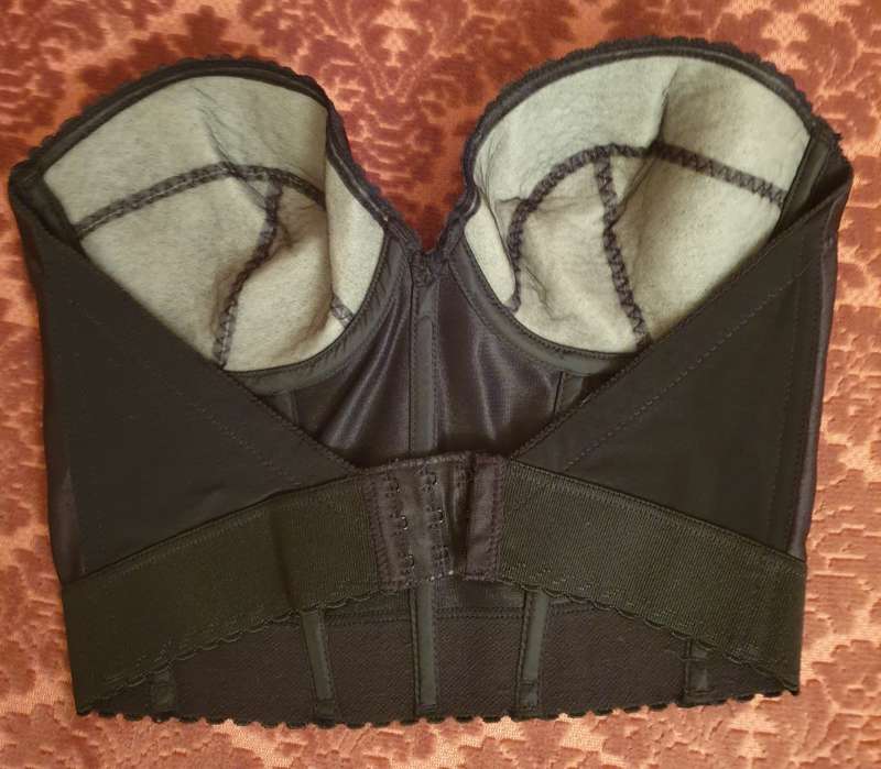 LADIES UNDERGARMENTS AND 2 SCARVES