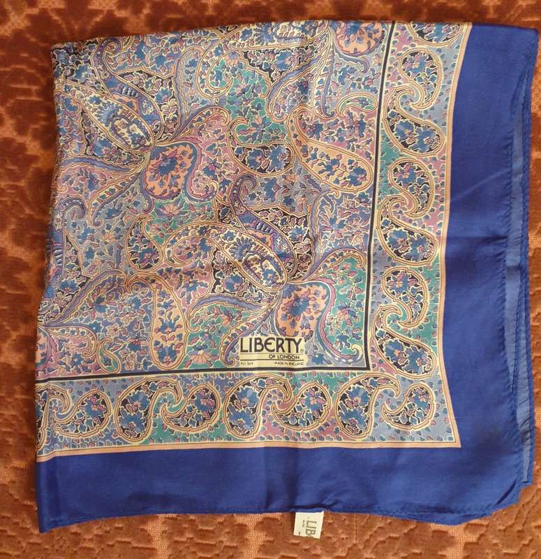 LADIES UNDERGARMENTS AND 2 SCARVES