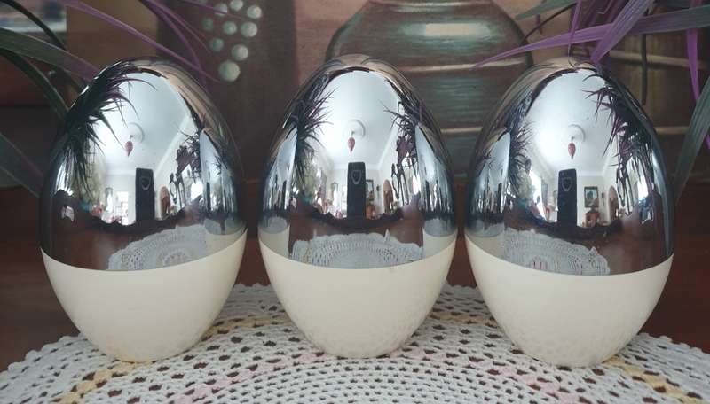 3 Retro Egg Holders