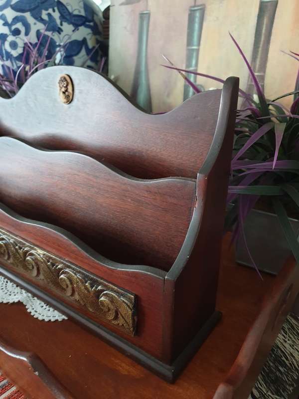 VINTAGE WOODEN ENVELOPE HOLDER