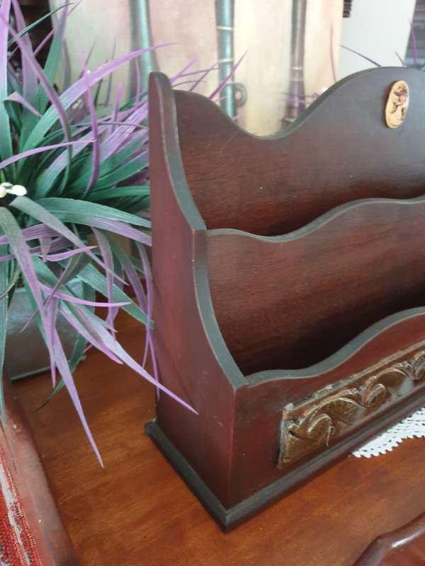 VINTAGE WOODEN ENVELOPE HOLDER