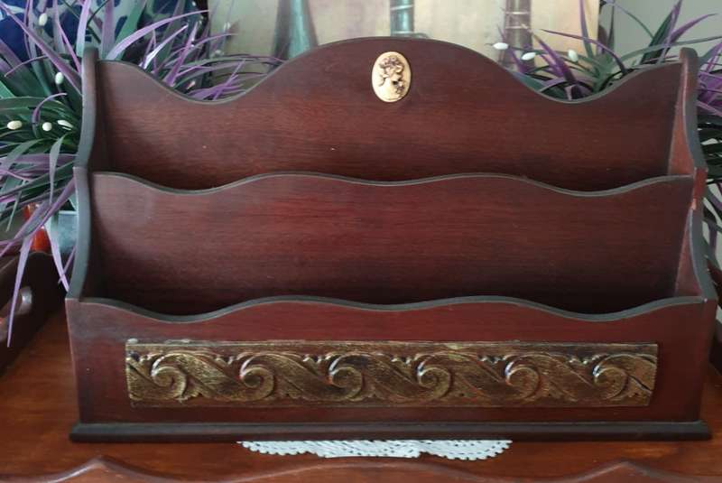 VINTAGE WOODEN ENVELOPE HOLDER