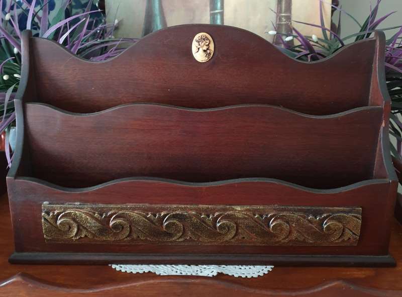 VINTAGE WOODEN ENVELOPE HOLDER
