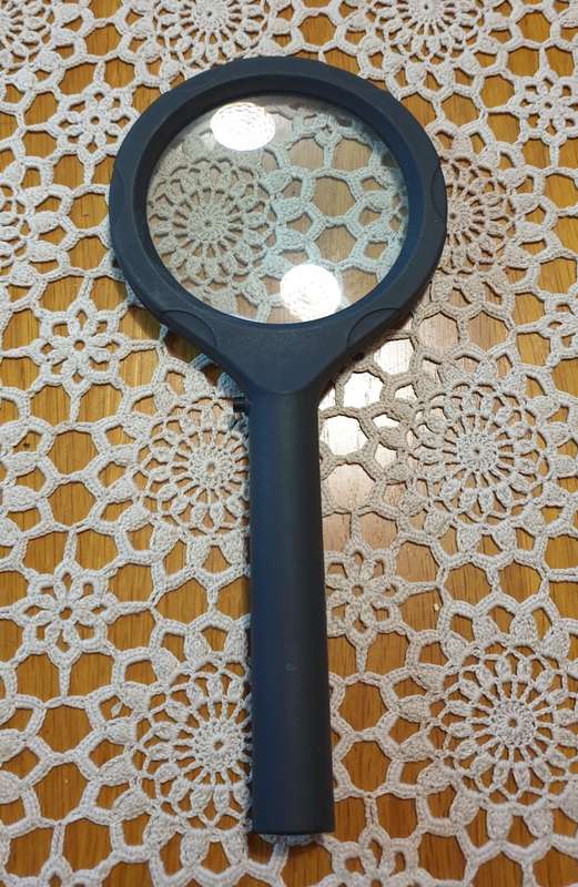 Magnifying Glass (led lights ) Good working order