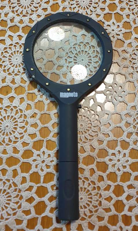 Magnifying Glass (led lights ) Good working order