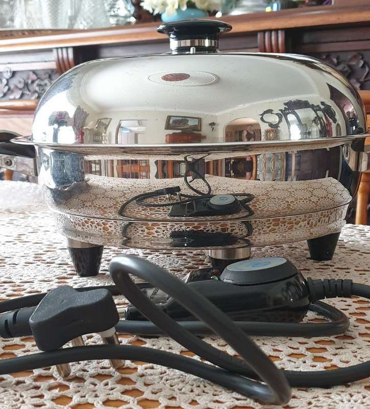 AMC ELECTRIC FRYING PAN | 30 CM ELECTRIC FRYING PAN | GOOD WORKING CONDITION | REDUCED TO CLEAR |