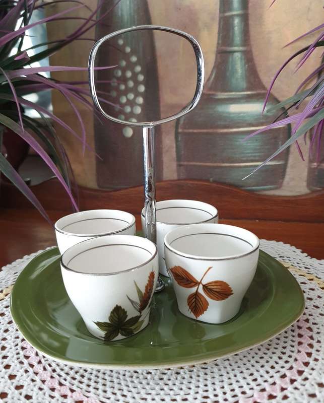 MIDWINTER | EGG CUPS AND TRAY | VINTAGE | DECOR |