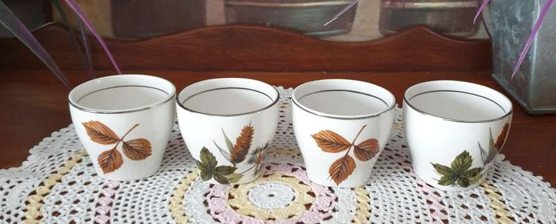 MIDWINTER | EGG CUPS AND TRAY | VINTAGE | DECOR |