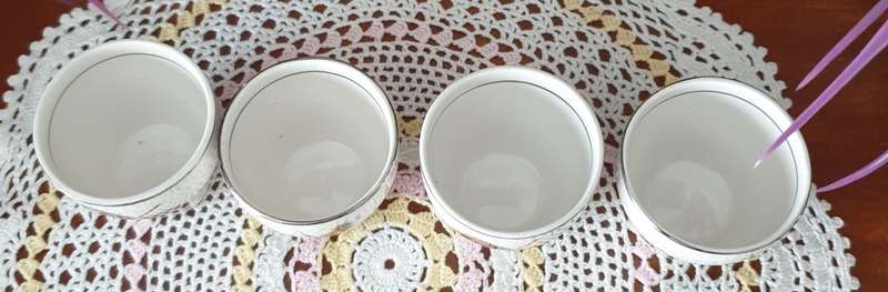 MIDWINTER | EGG CUPS AND TRAY | VINTAGE | DECOR |